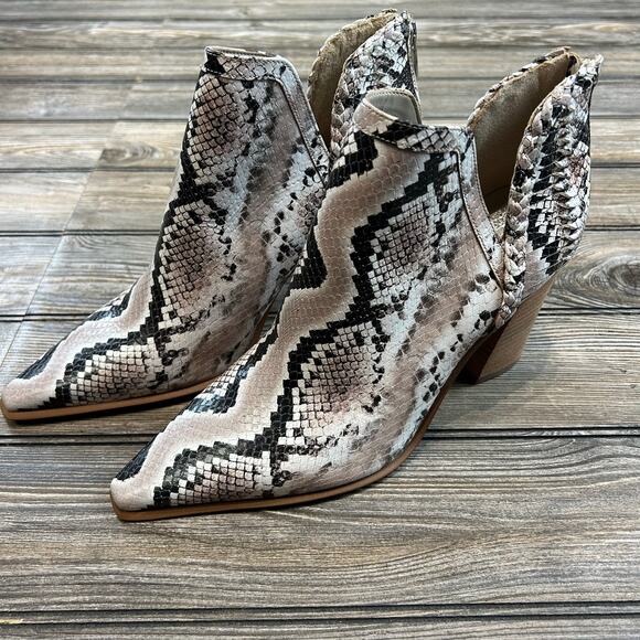 Vince Camuto DELSIMBA Snake Print Leather Ankle Boots NWOB 11M - Picture 2 of 7